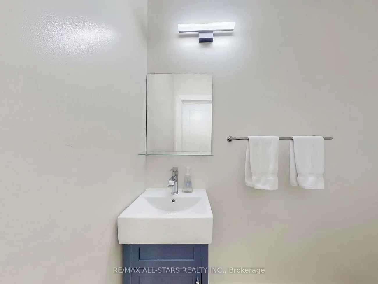 105, Betty Ann, Willowdale West, Toronto