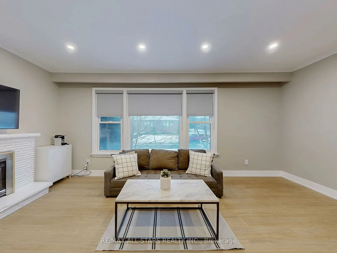 105, Betty Ann, Willowdale West, Toronto