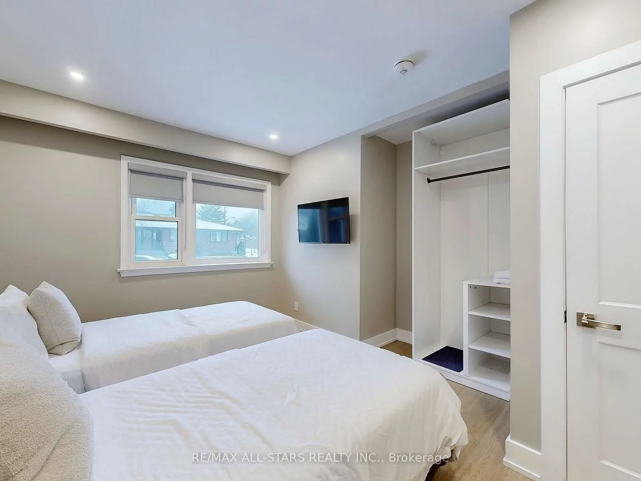 105, Betty Ann, Willowdale West, Toronto
