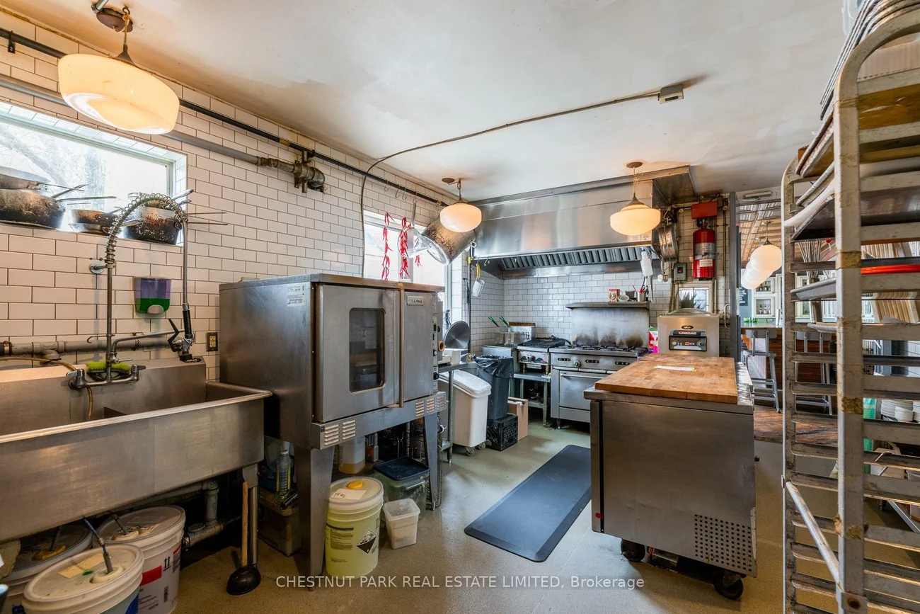 923, Dundas, Trinity-Bellwoods, Toronto