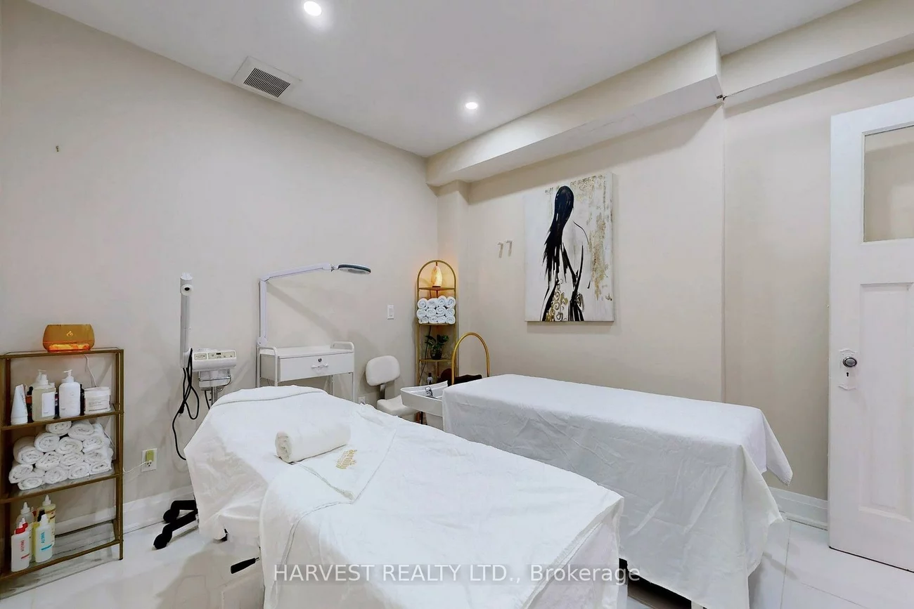 728, St Clair, Humewood-Cedarvale, Toronto