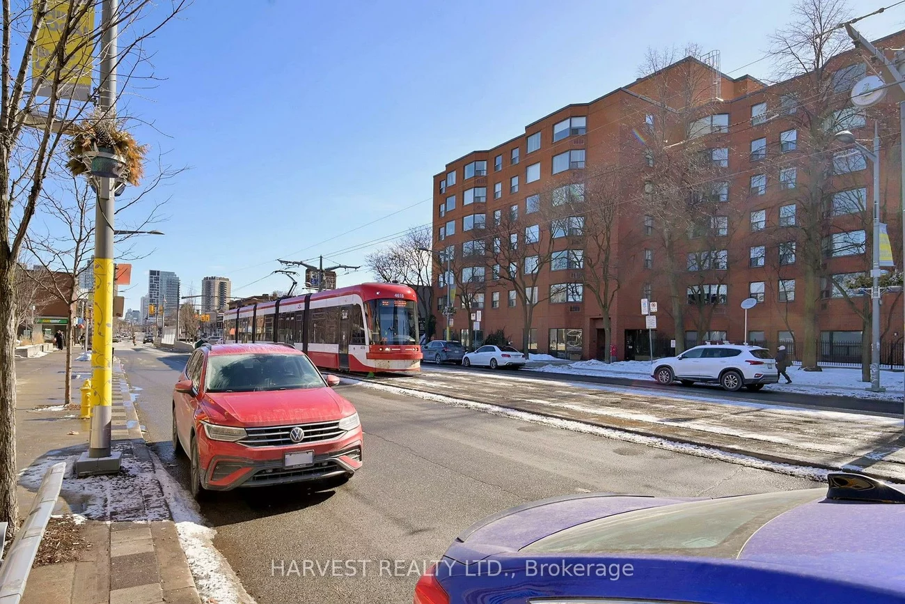 728, St Clair, Humewood-Cedarvale, Toronto