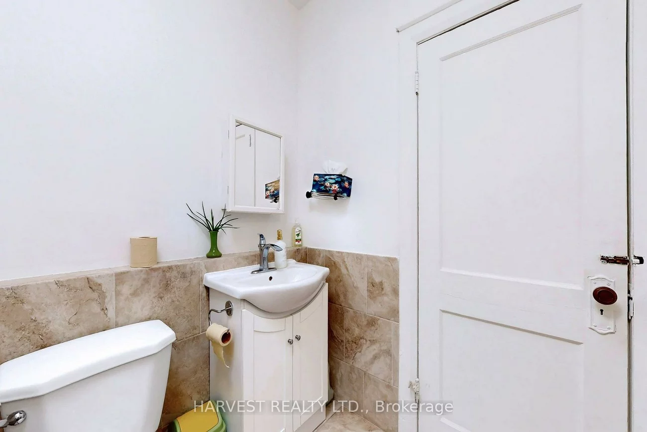 728, St Clair, Humewood-Cedarvale, Toronto