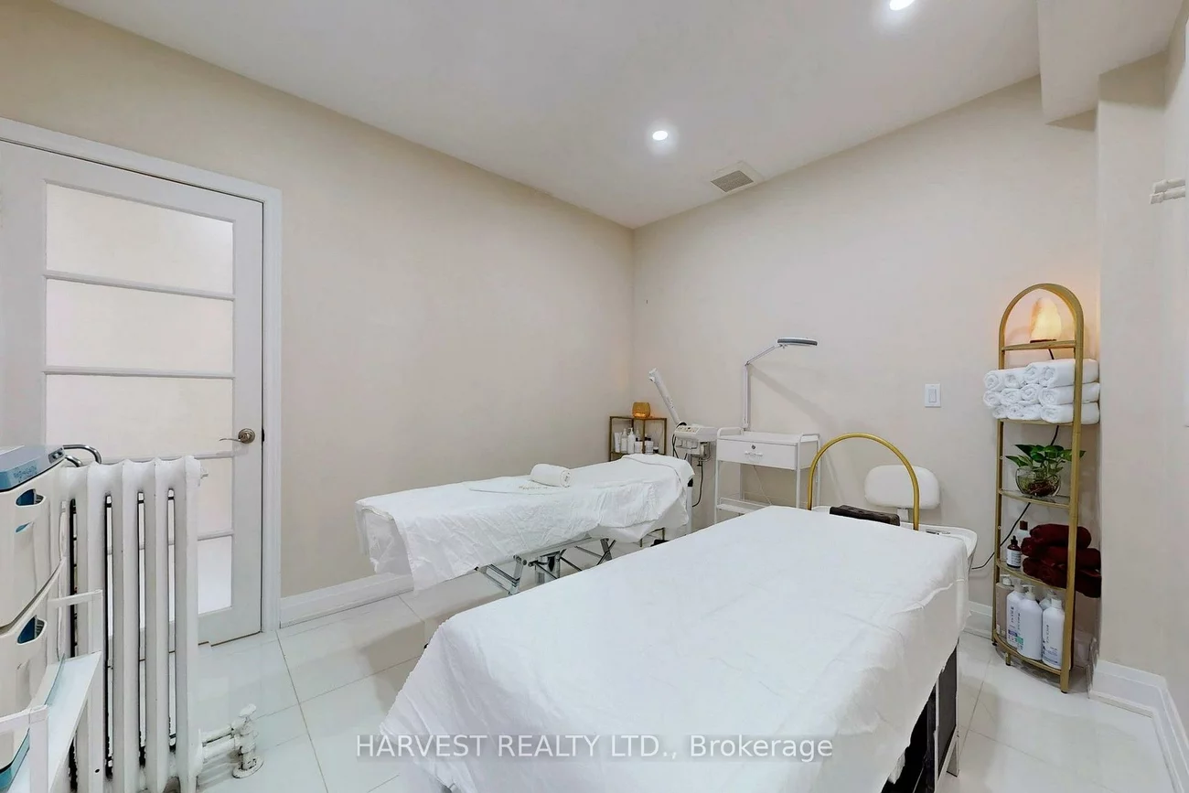 728, St Clair, Humewood-Cedarvale, Toronto