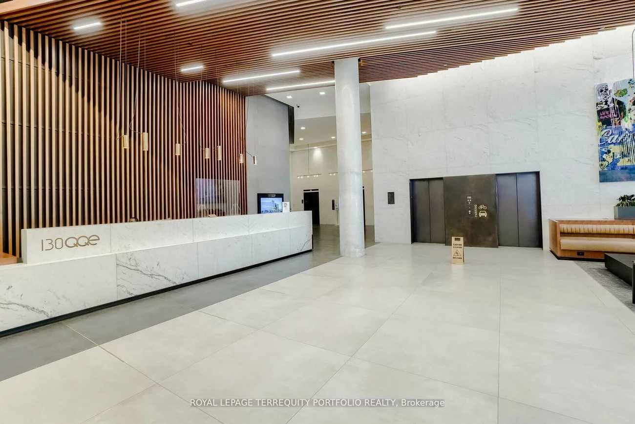 130, Queens, Waterfront Communities C8, Toronto
