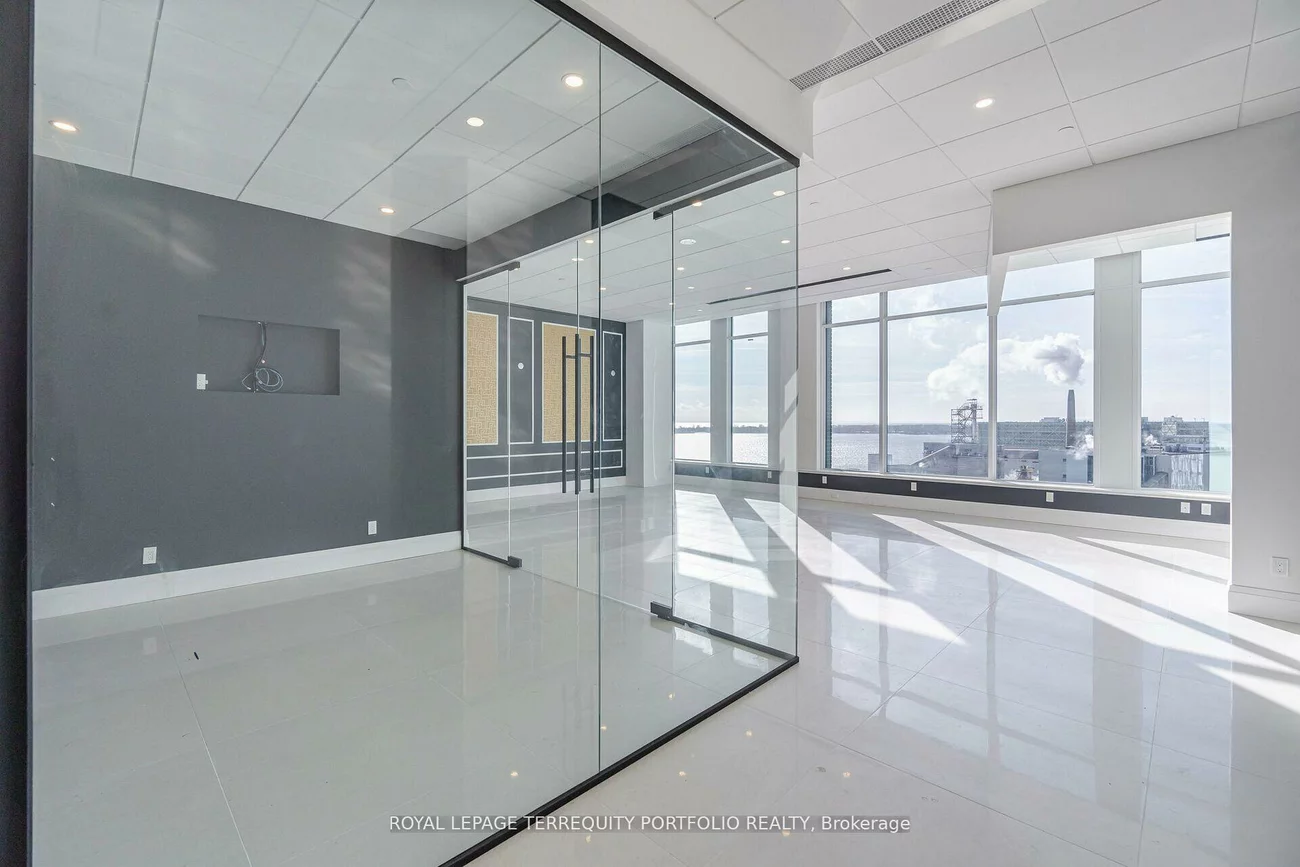 130, Queens, Waterfront Communities C8, Toronto