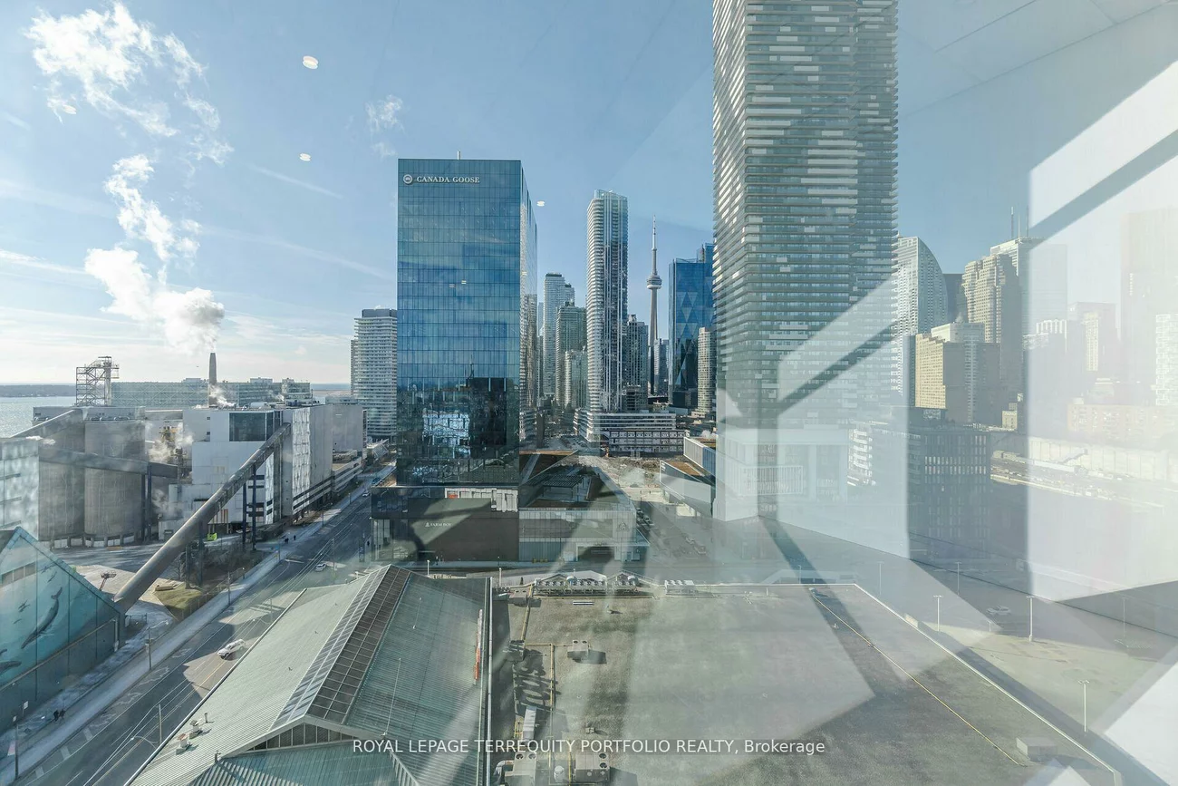 130, Queens, Waterfront Communities C8, Toronto