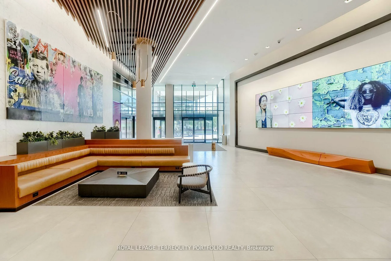 130, Queens, Waterfront Communities C8, Toronto