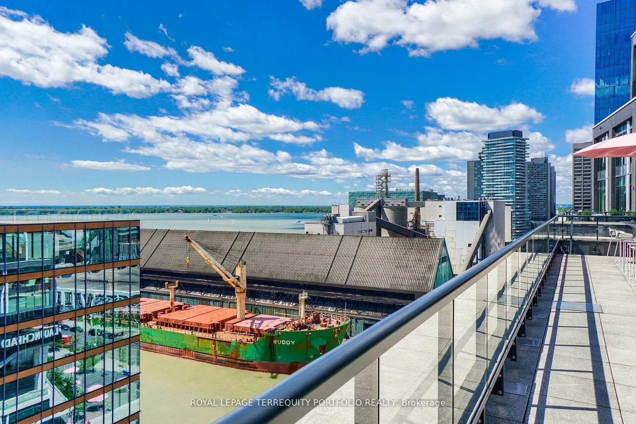 130, Queens, Waterfront Communities C8, Toronto