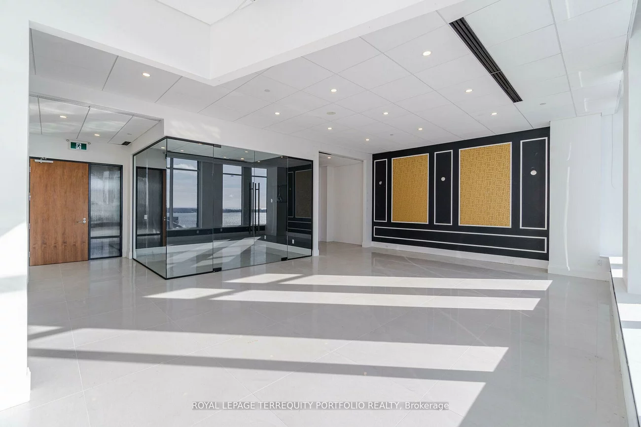 130, Queens, Waterfront Communities C8, Toronto