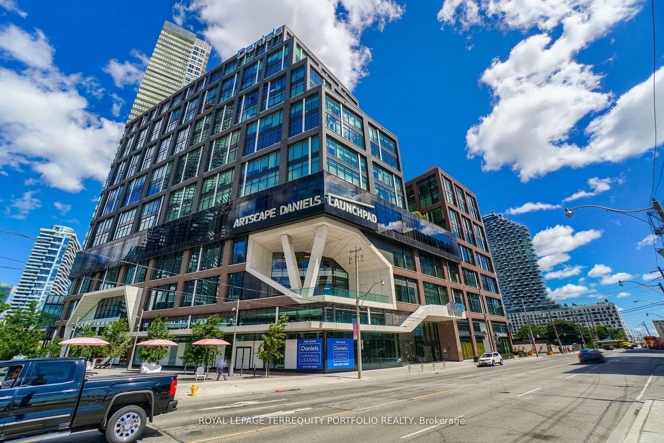 130, Queens, Waterfront Communities C8, Toronto