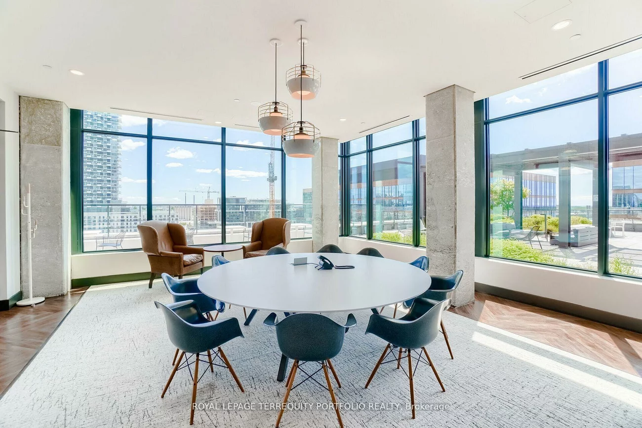 130, Queens, Waterfront Communities C8, Toronto