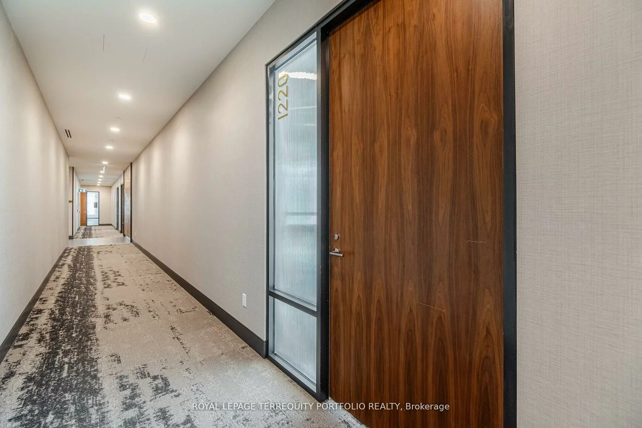 130, Queens, Waterfront Communities C8, Toronto