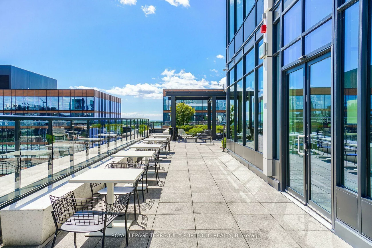 130, Queens, Waterfront Communities C8, Toronto