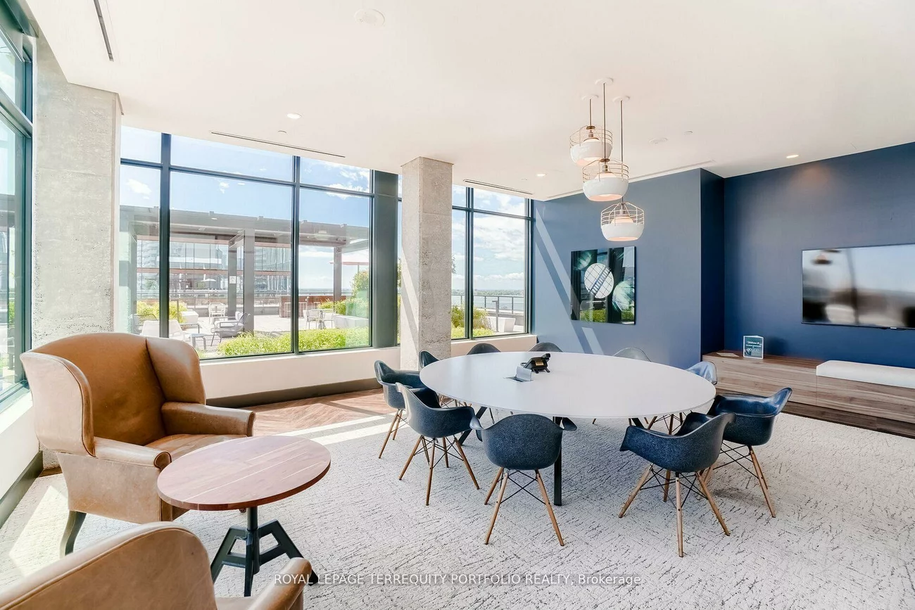 130, Queens, Waterfront Communities C8, Toronto