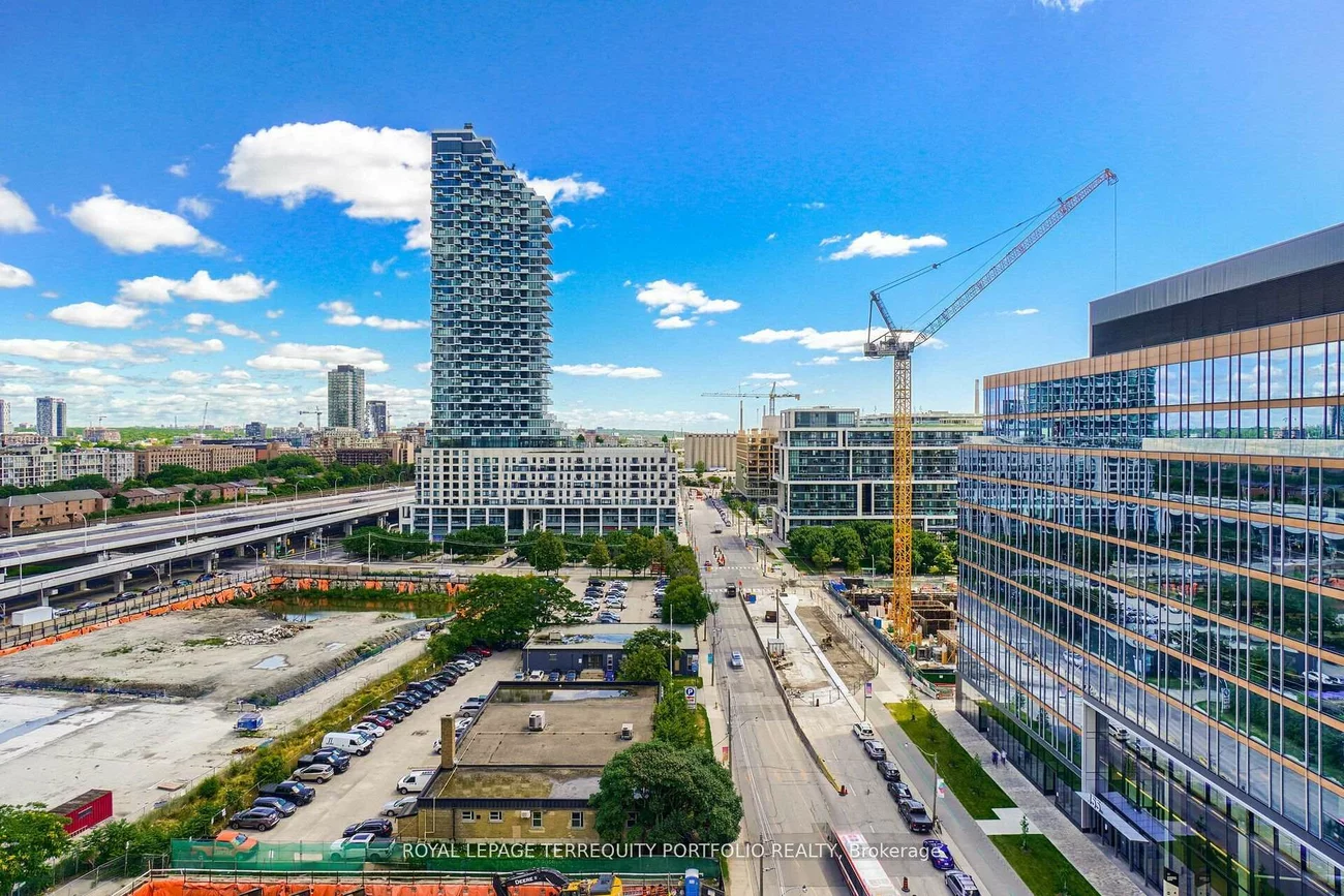 130, Queens, Waterfront Communities C8, Toronto