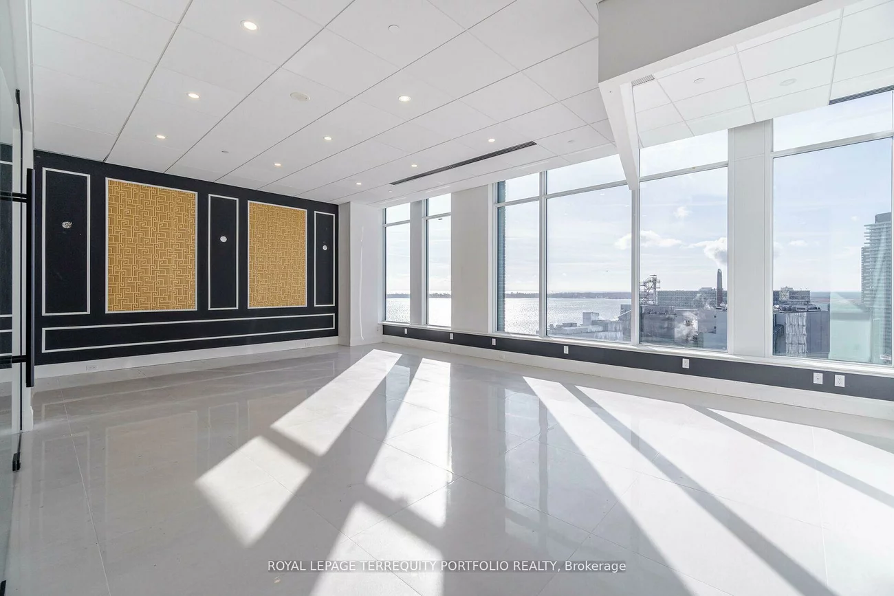 130, Queens, Waterfront Communities C8, Toronto