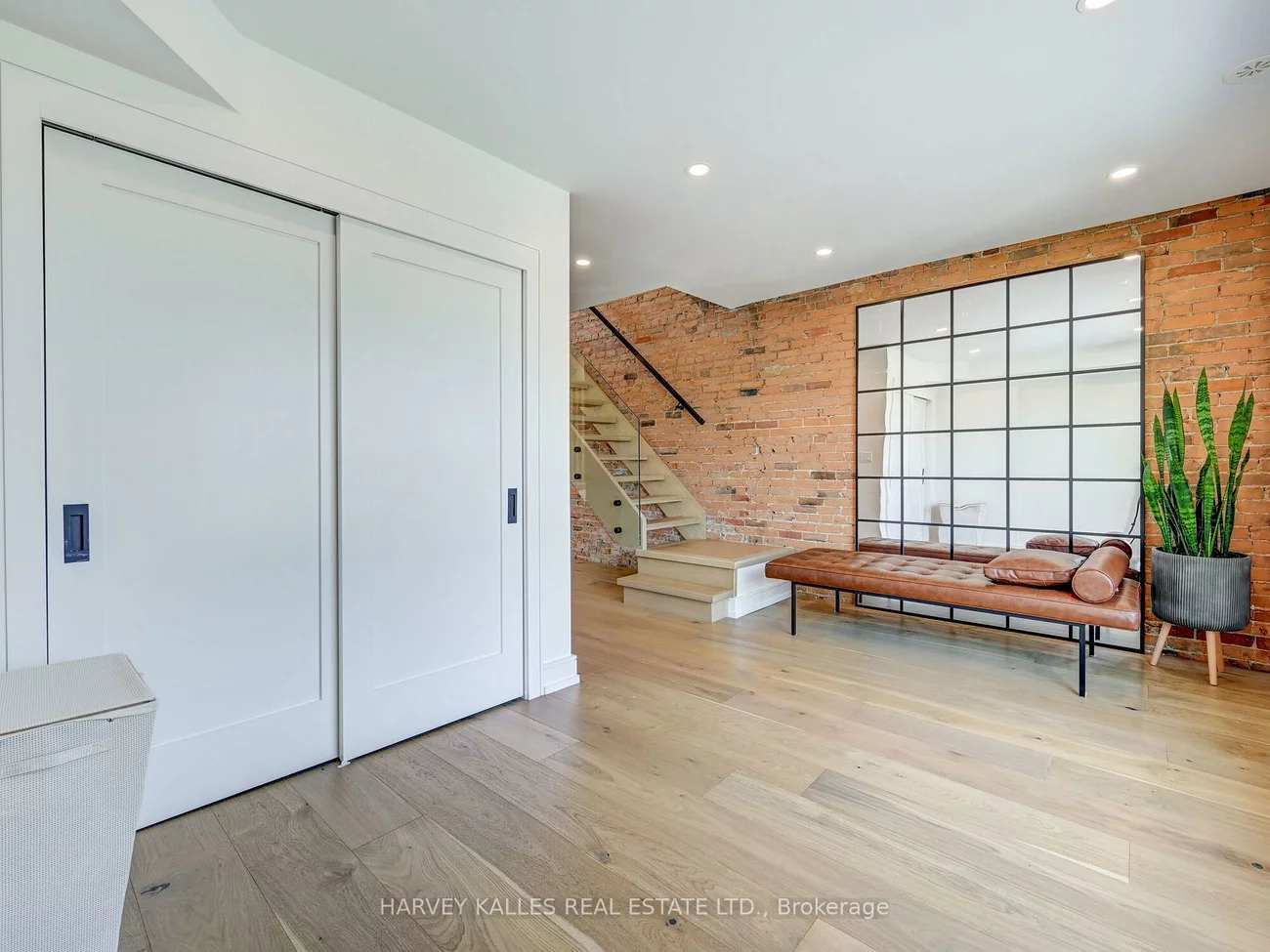 885, Dundas, Trinity-Bellwoods, Toronto