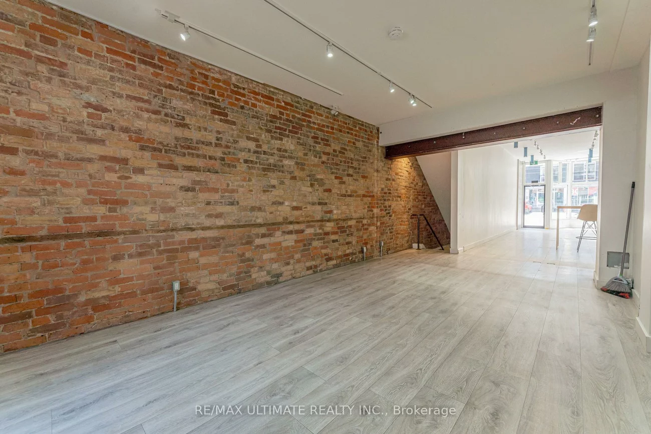 1164, QUEEN, Little Portugal, Toronto