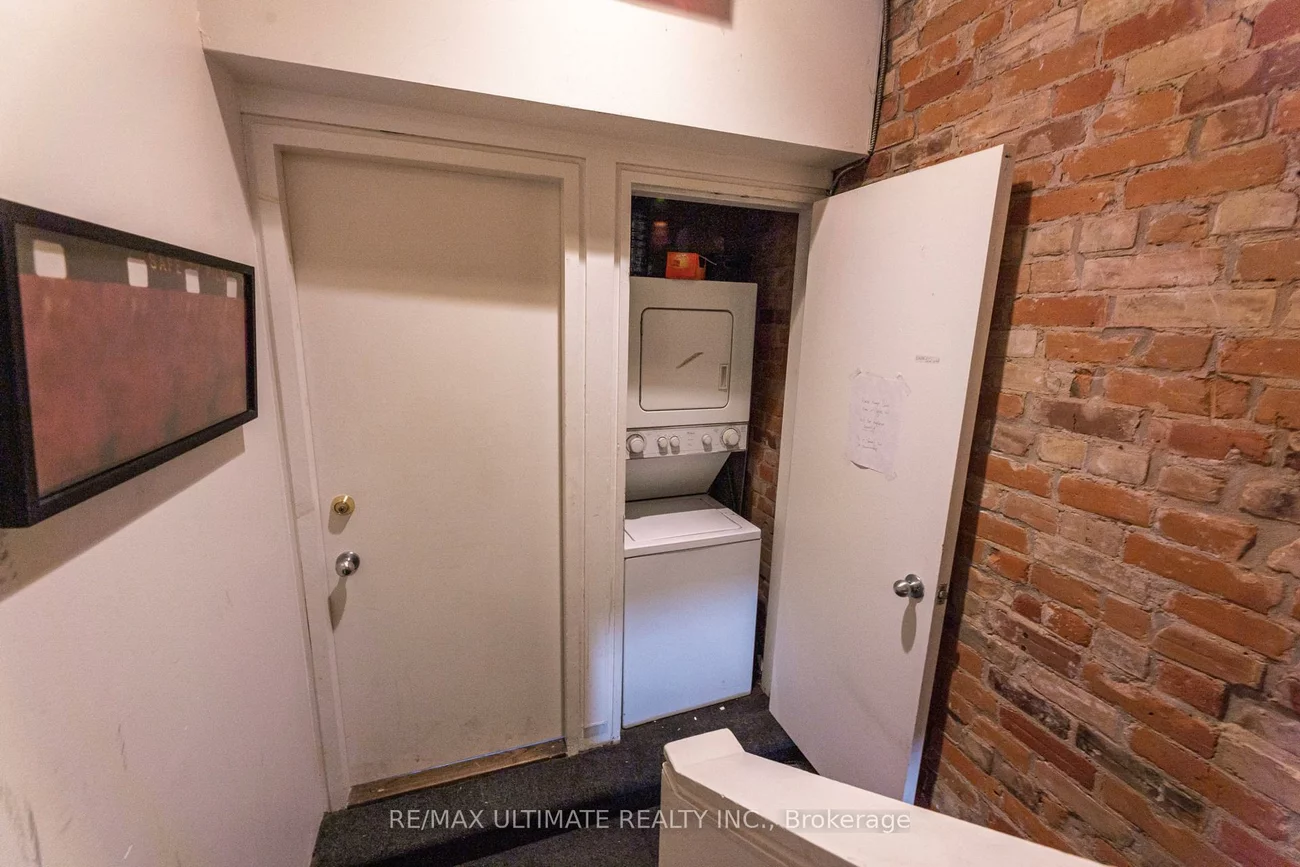 1164, QUEEN, Little Portugal, Toronto