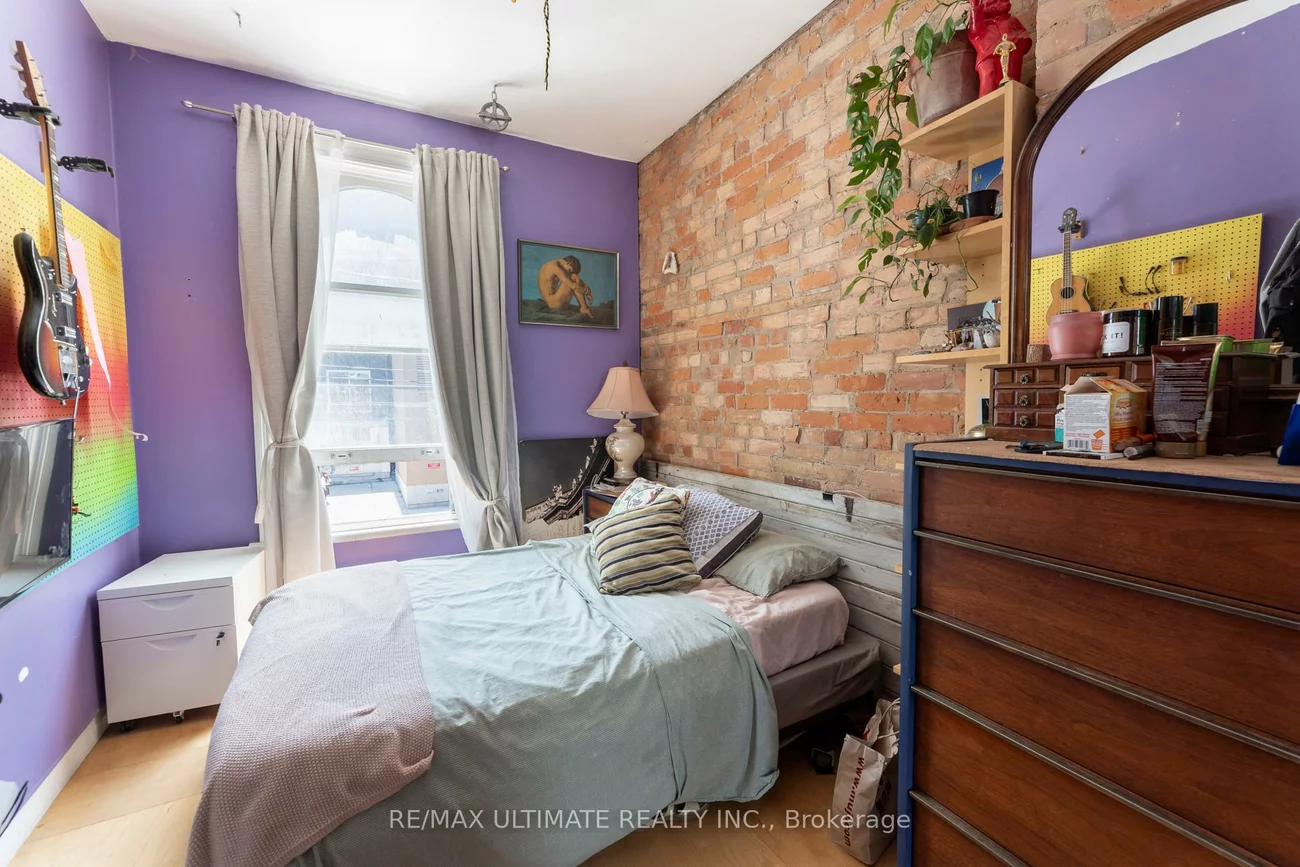 1164, QUEEN, Little Portugal, Toronto