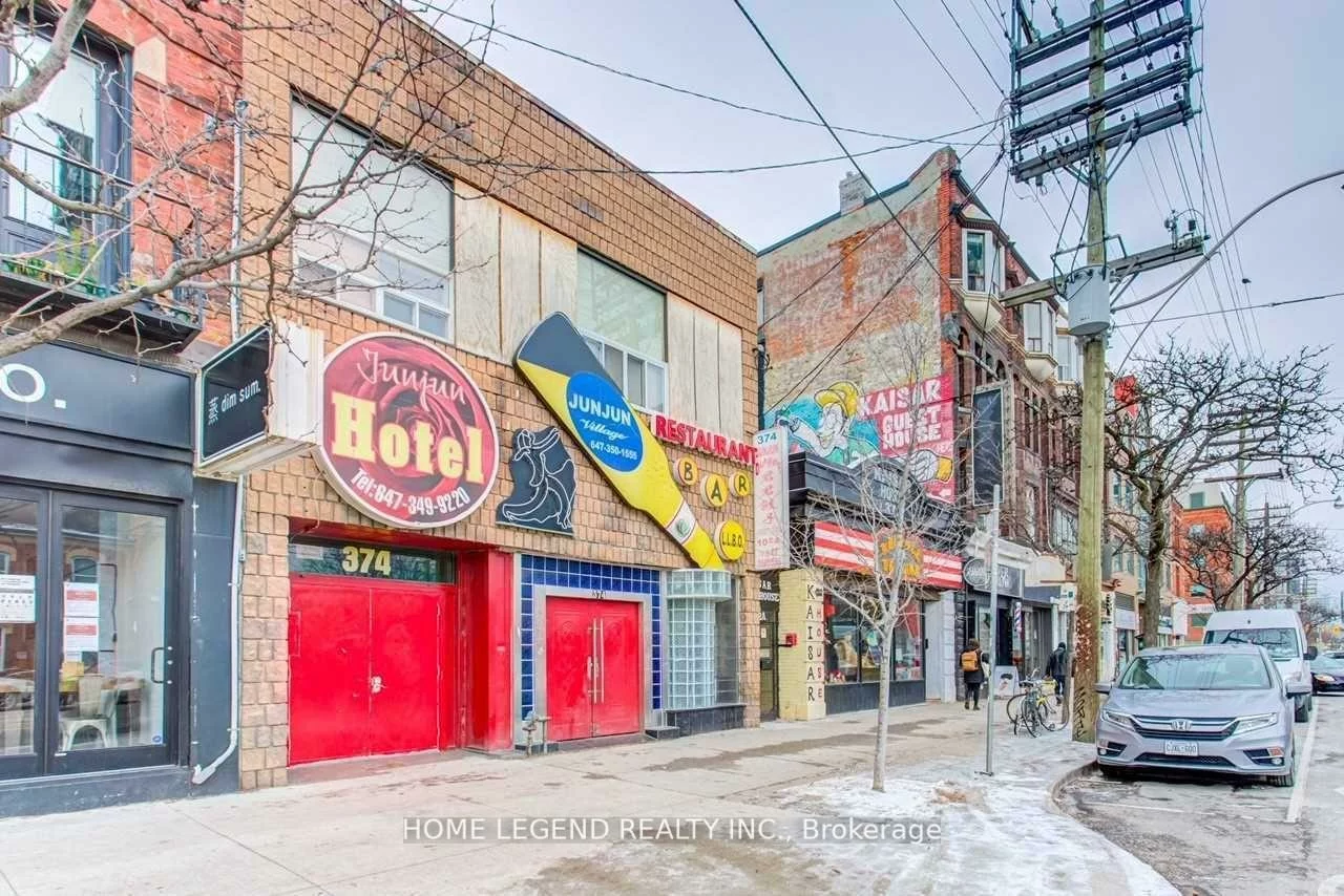 374, College, University, Toronto