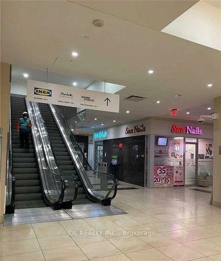 384, Yonge, Bay Street Corridor, Toronto