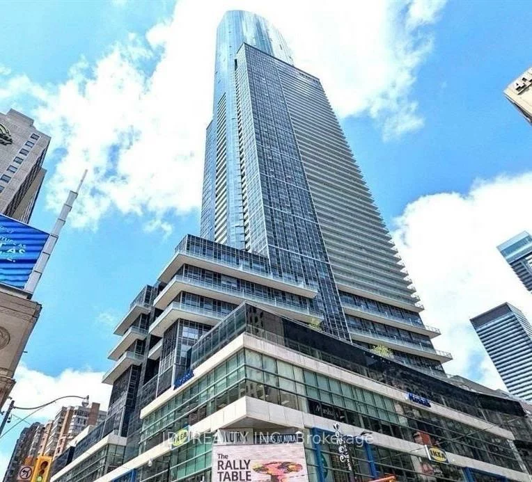 384, Yonge, Bay Street Corridor, Toronto