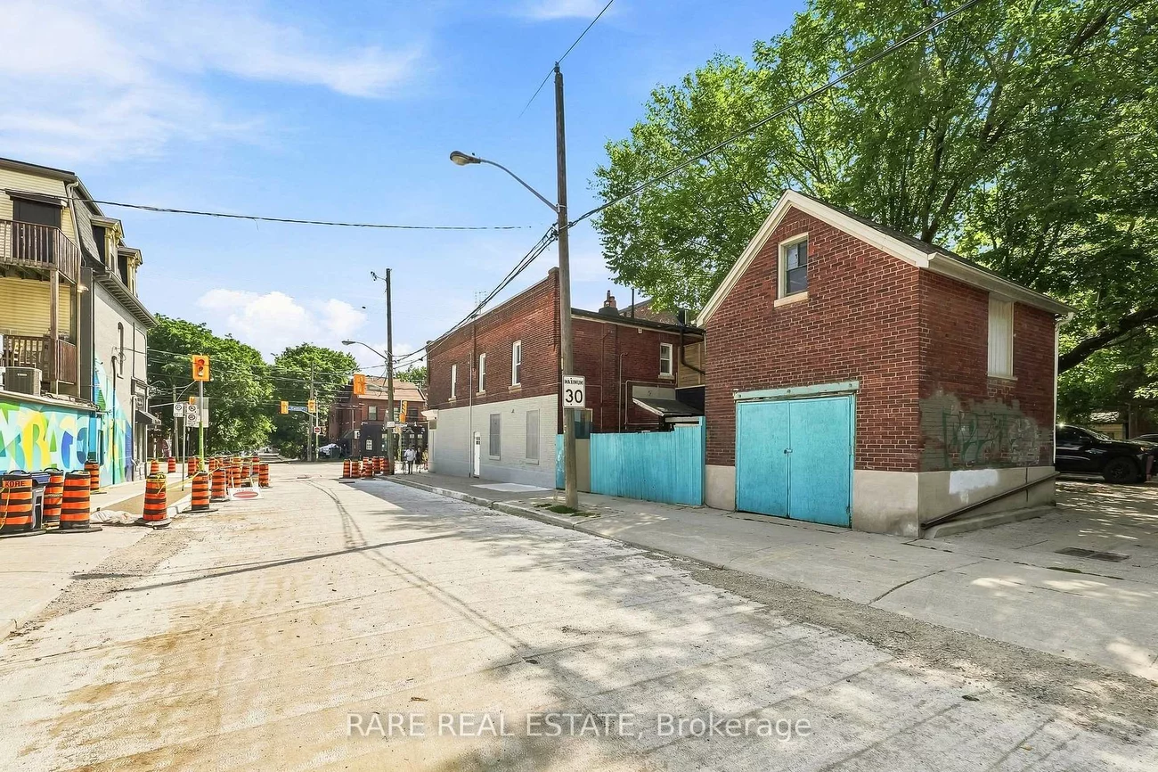 198 1/2, Carlton, Cabbagetown-South St. James Town, Toronto