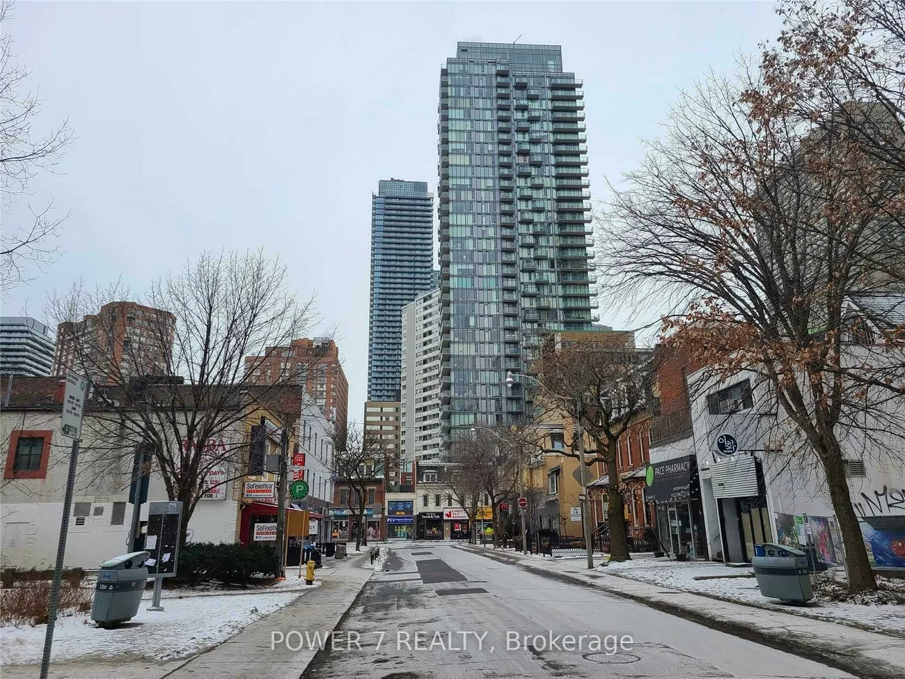 30, Isabella, Church-Yonge Corridor, Toronto