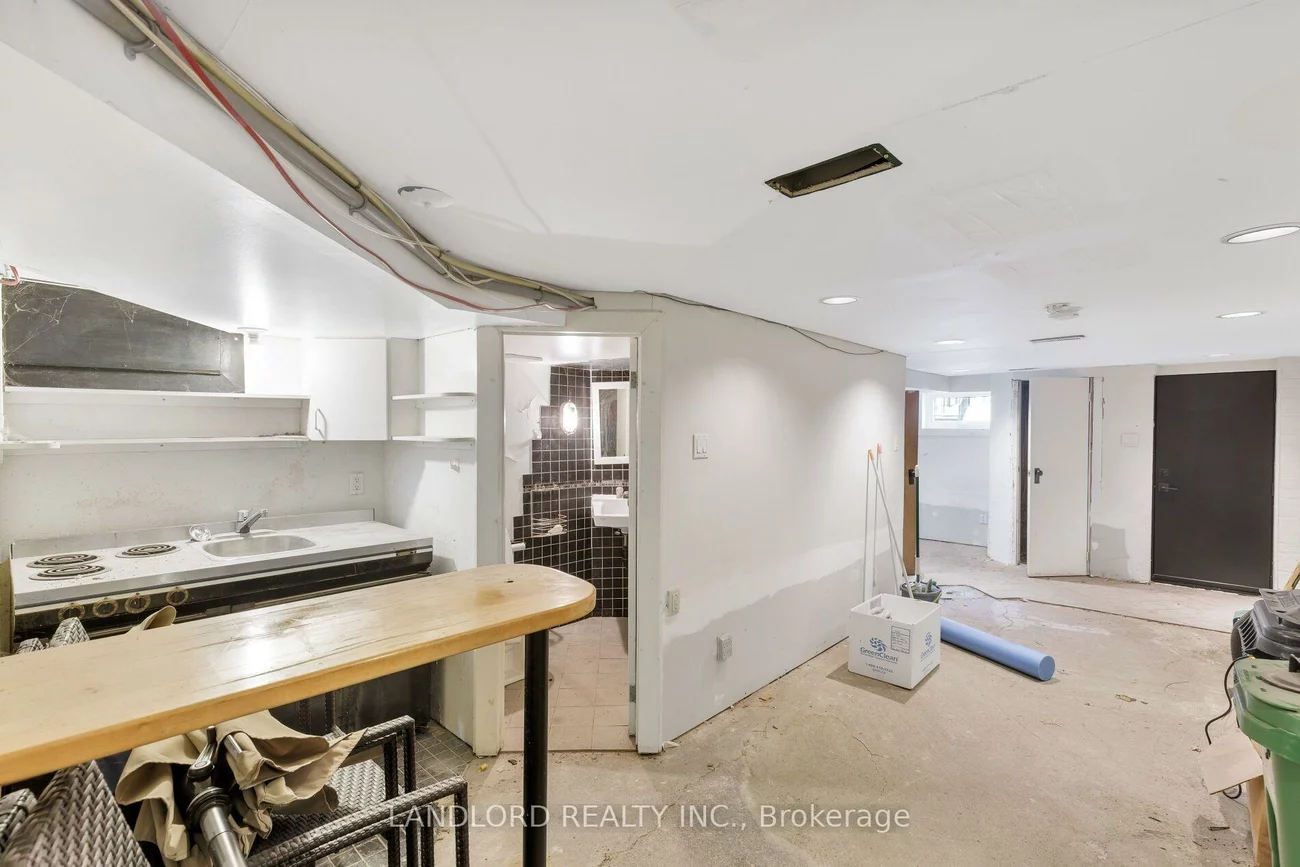 107A, Scollard, Annex, Toronto