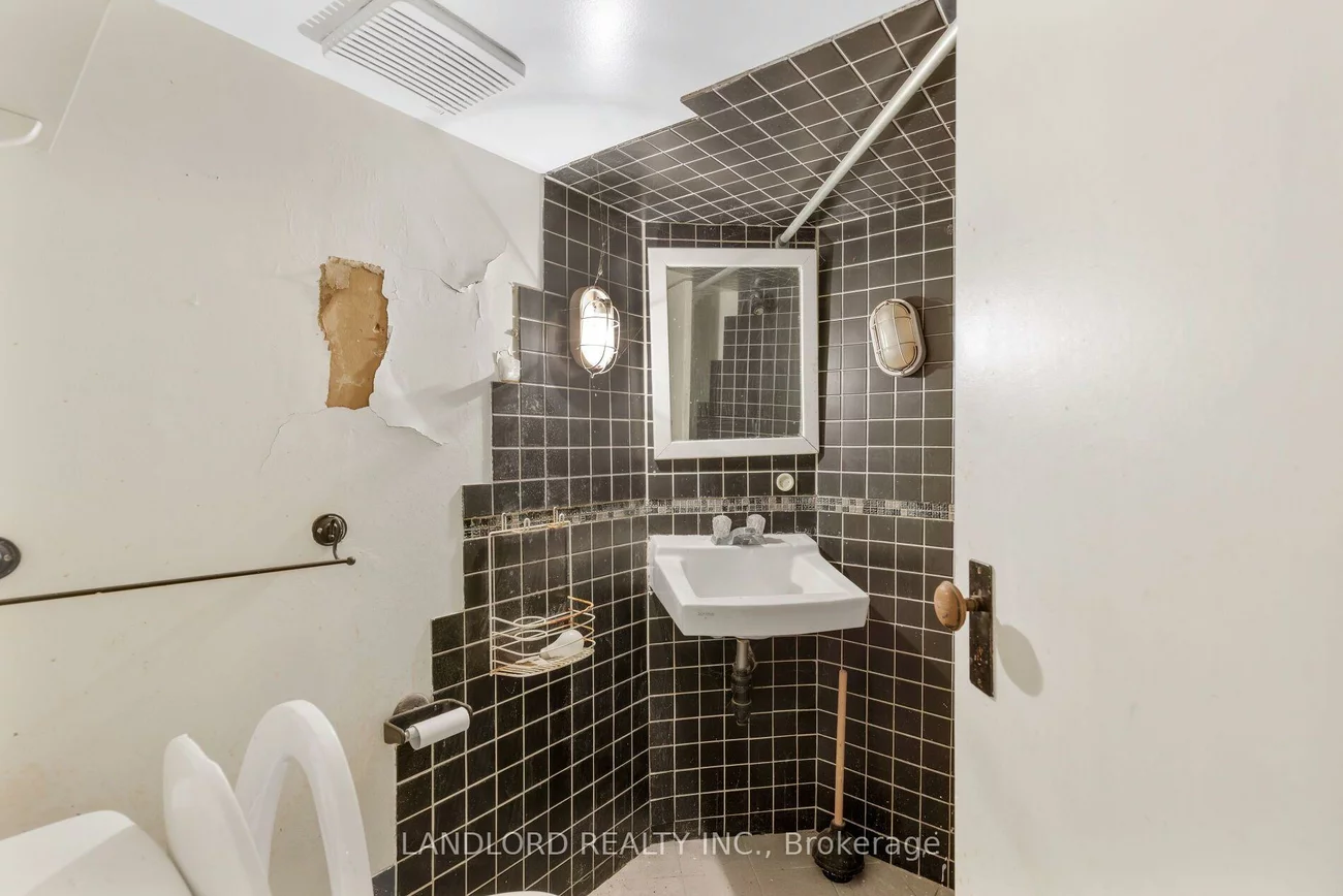 107A, Scollard, Annex, Toronto