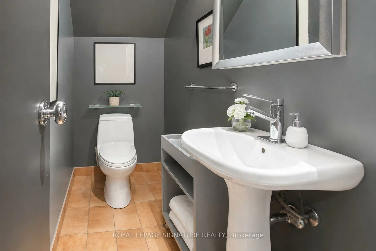 220, Avenue, Annex, Toronto