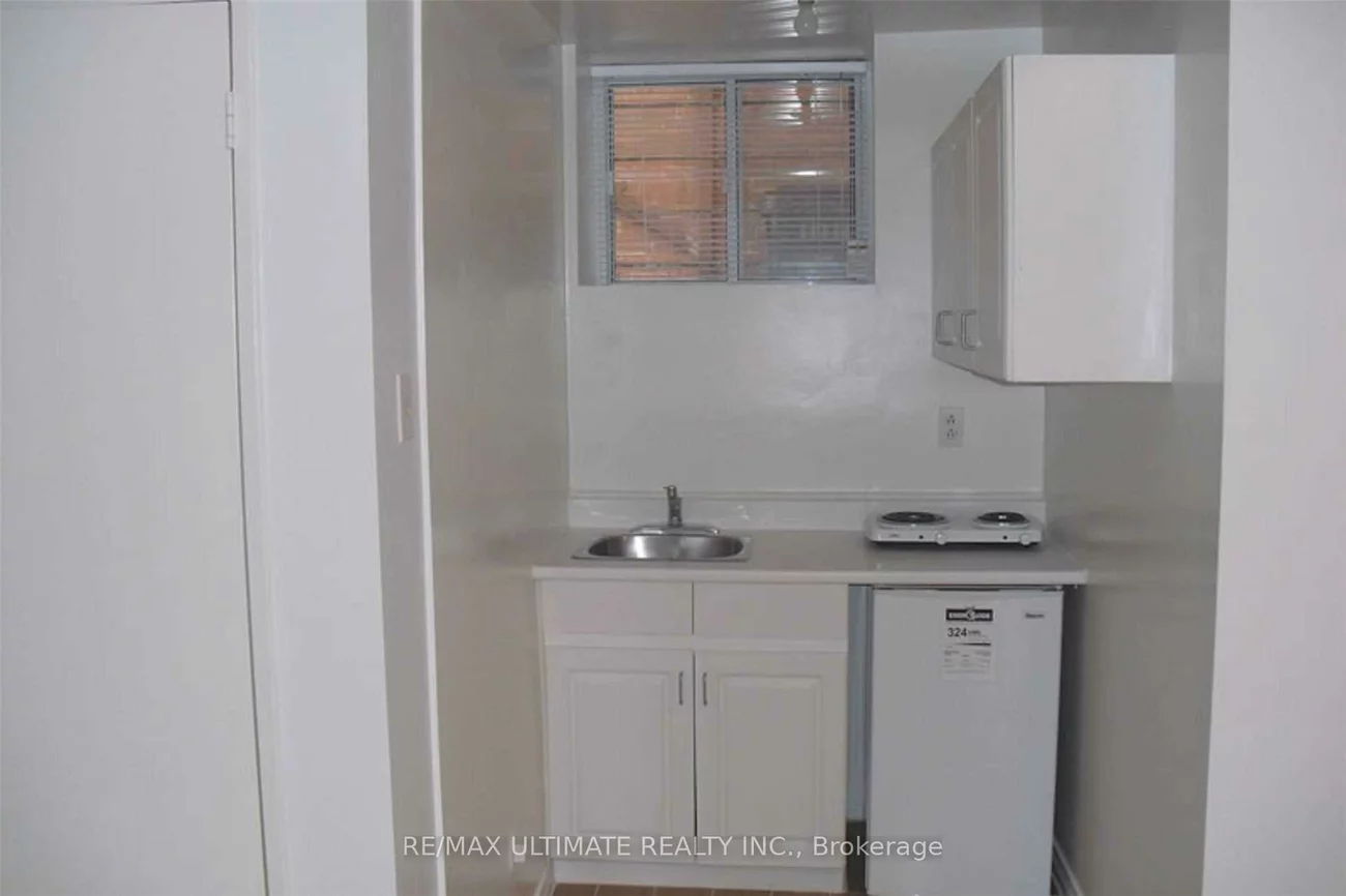 93, Spadina, Annex, Toronto
