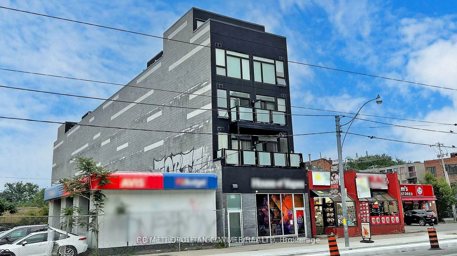 335, College, Kensington-Chinatown, Toronto