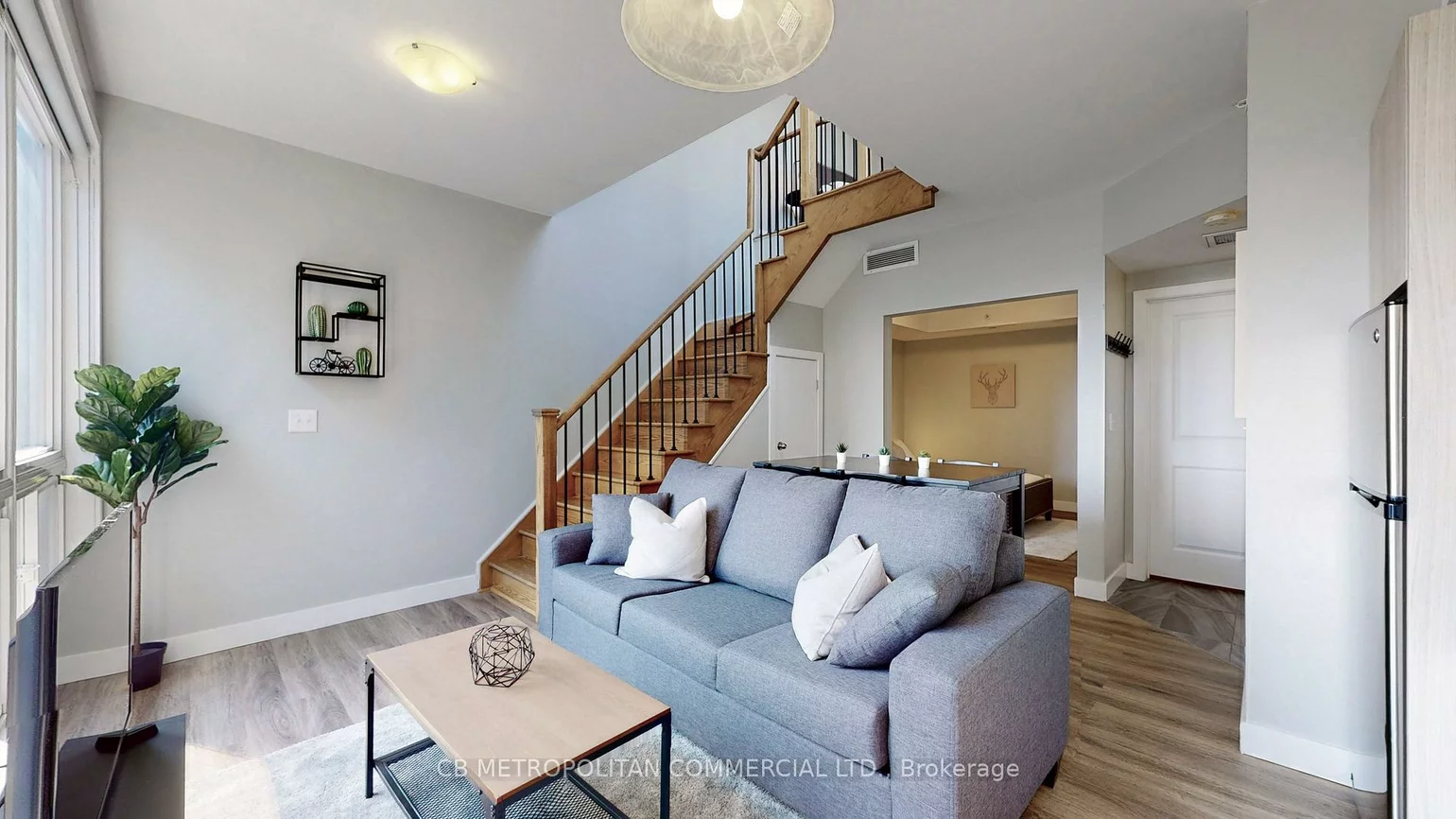 335, College, Kensington-Chinatown, Toronto