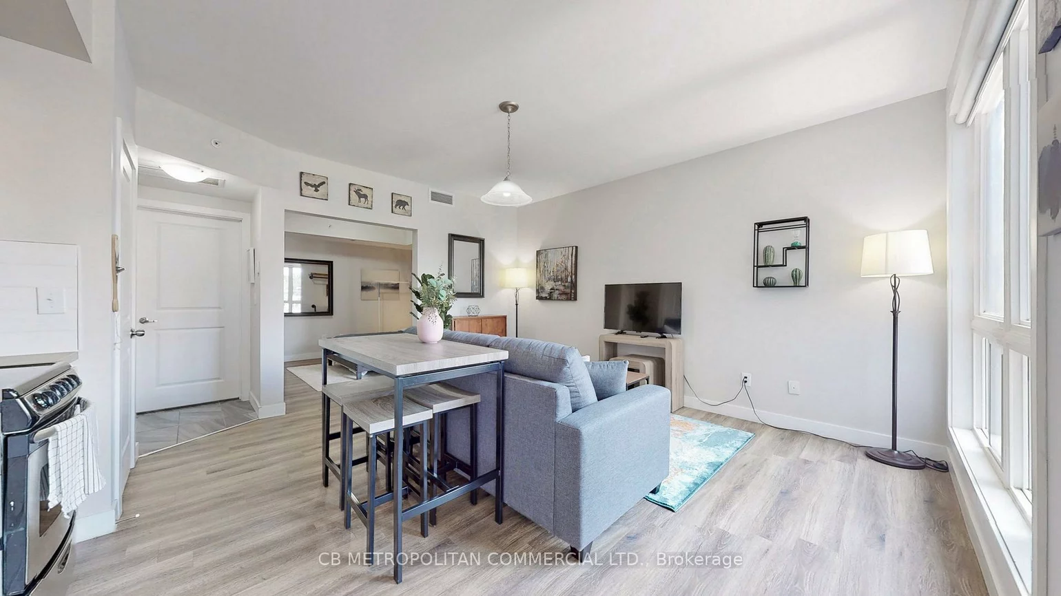 335, College, Kensington-Chinatown, Toronto