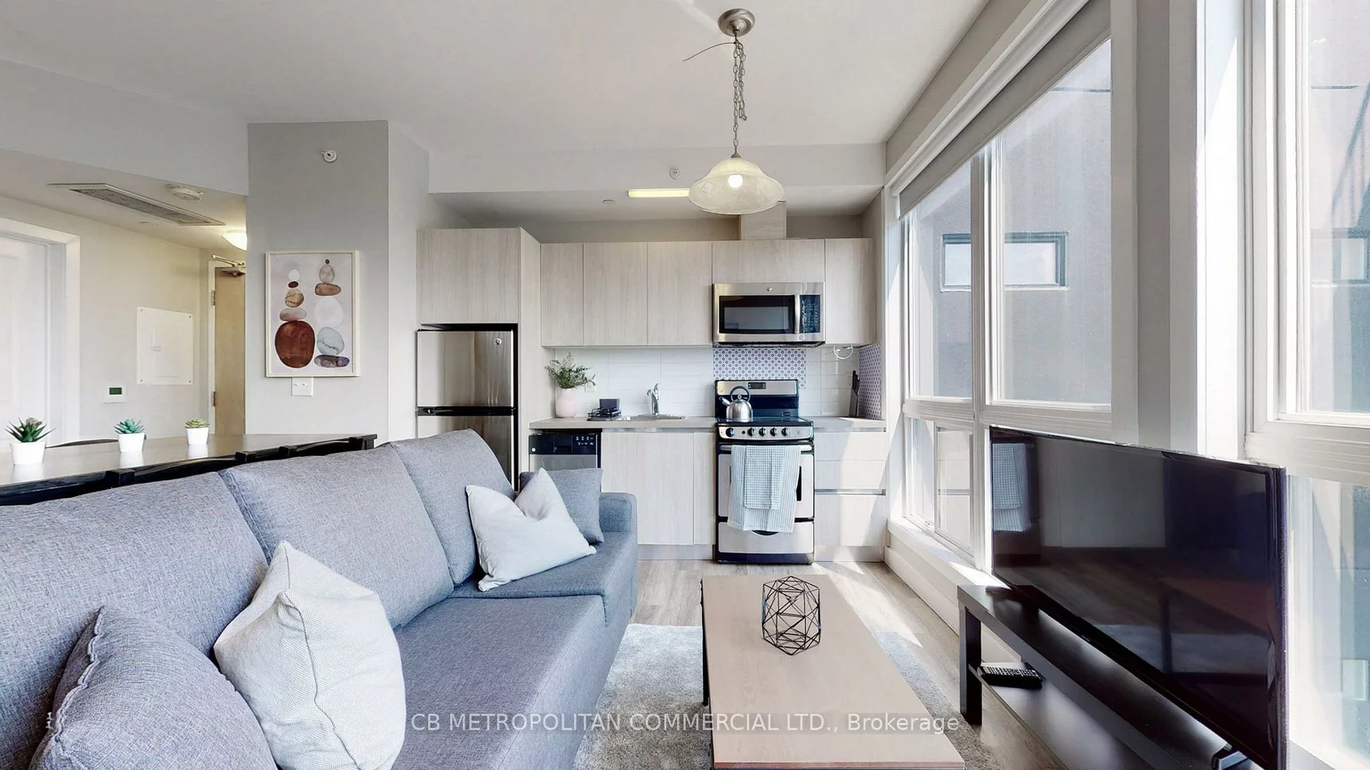 335, College, Kensington-Chinatown, Toronto