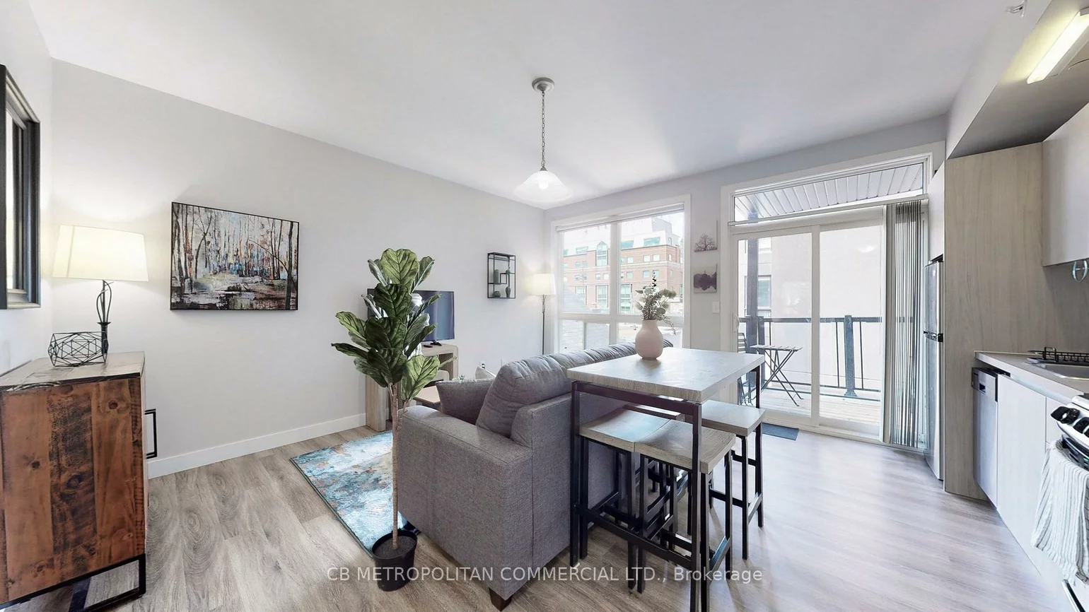 335, College, Kensington-Chinatown, Toronto