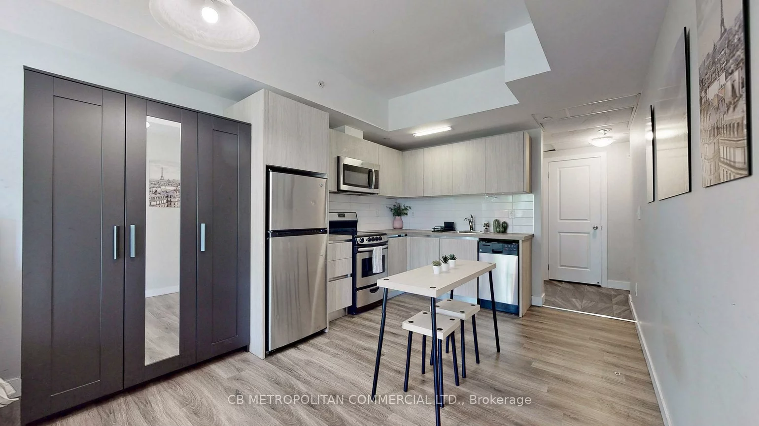335, College, Kensington-Chinatown, Toronto