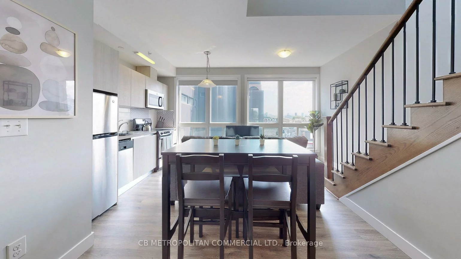 335, College, Kensington-Chinatown, Toronto