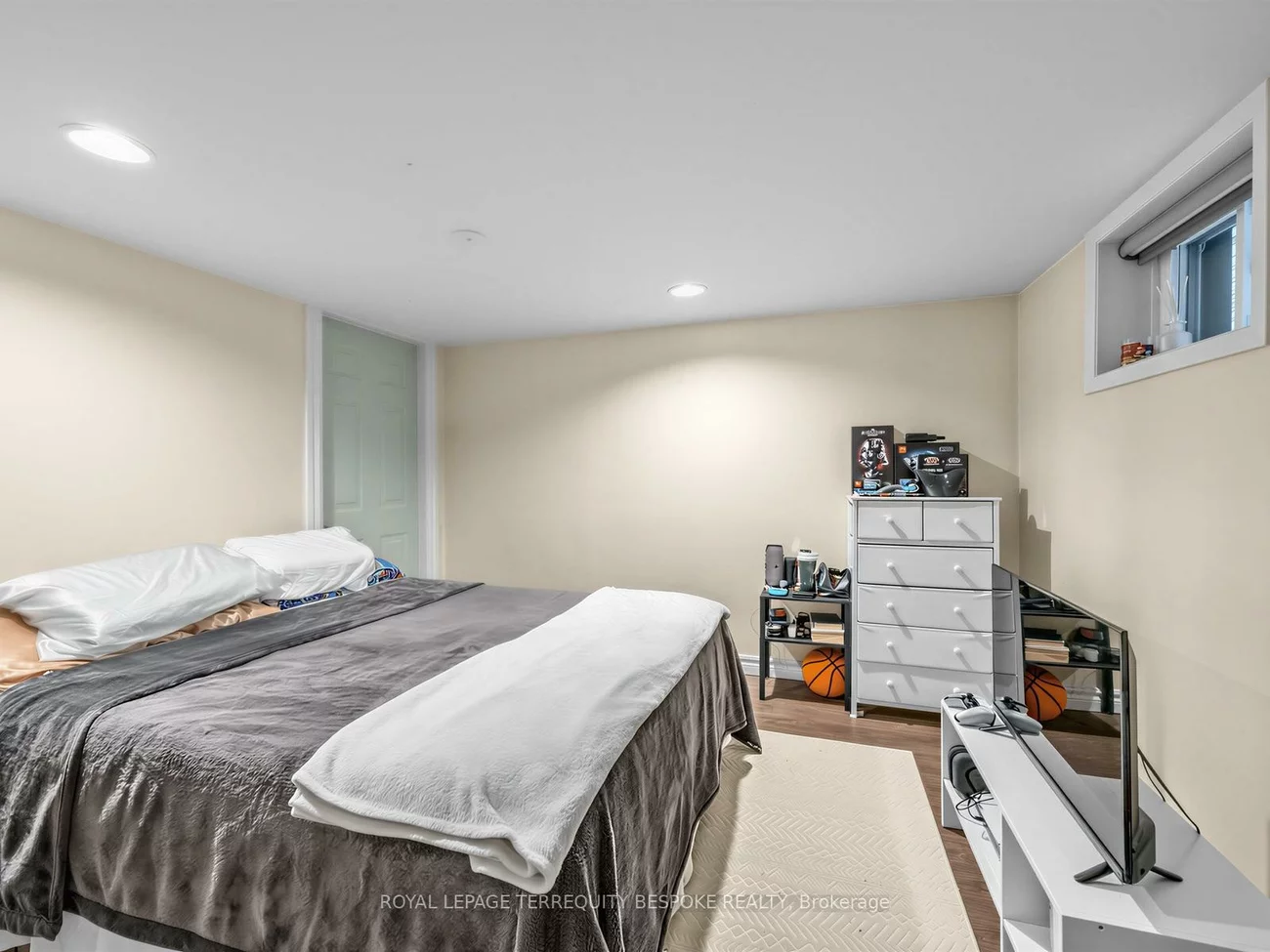 279, Lauder, Oakwood Village, Toronto