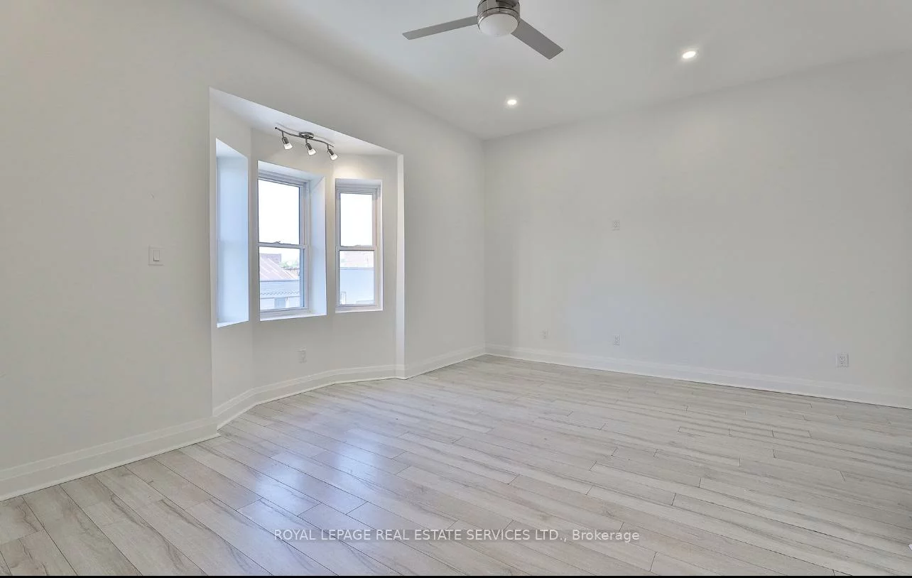 995, Bloor, Dufferin Grove, Toronto