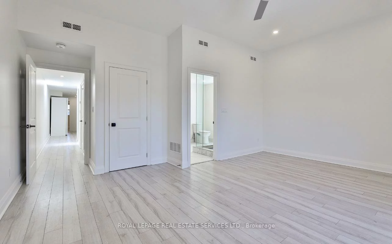 995, Bloor, Dufferin Grove, Toronto