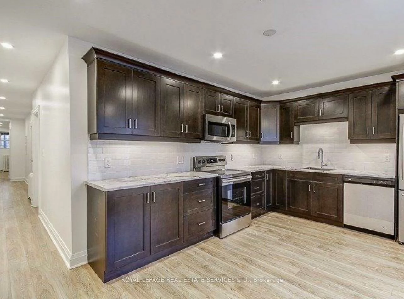 995, Bloor, Dufferin Grove, Toronto