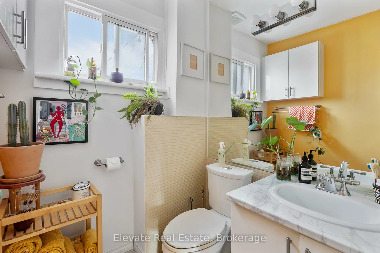 846, College, Palmerston-Little Italy, Toronto