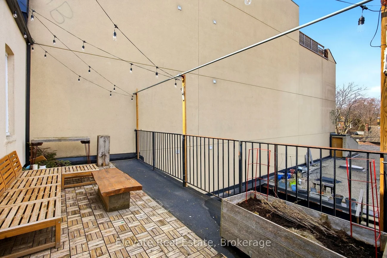 846, College, Palmerston-Little Italy, Toronto