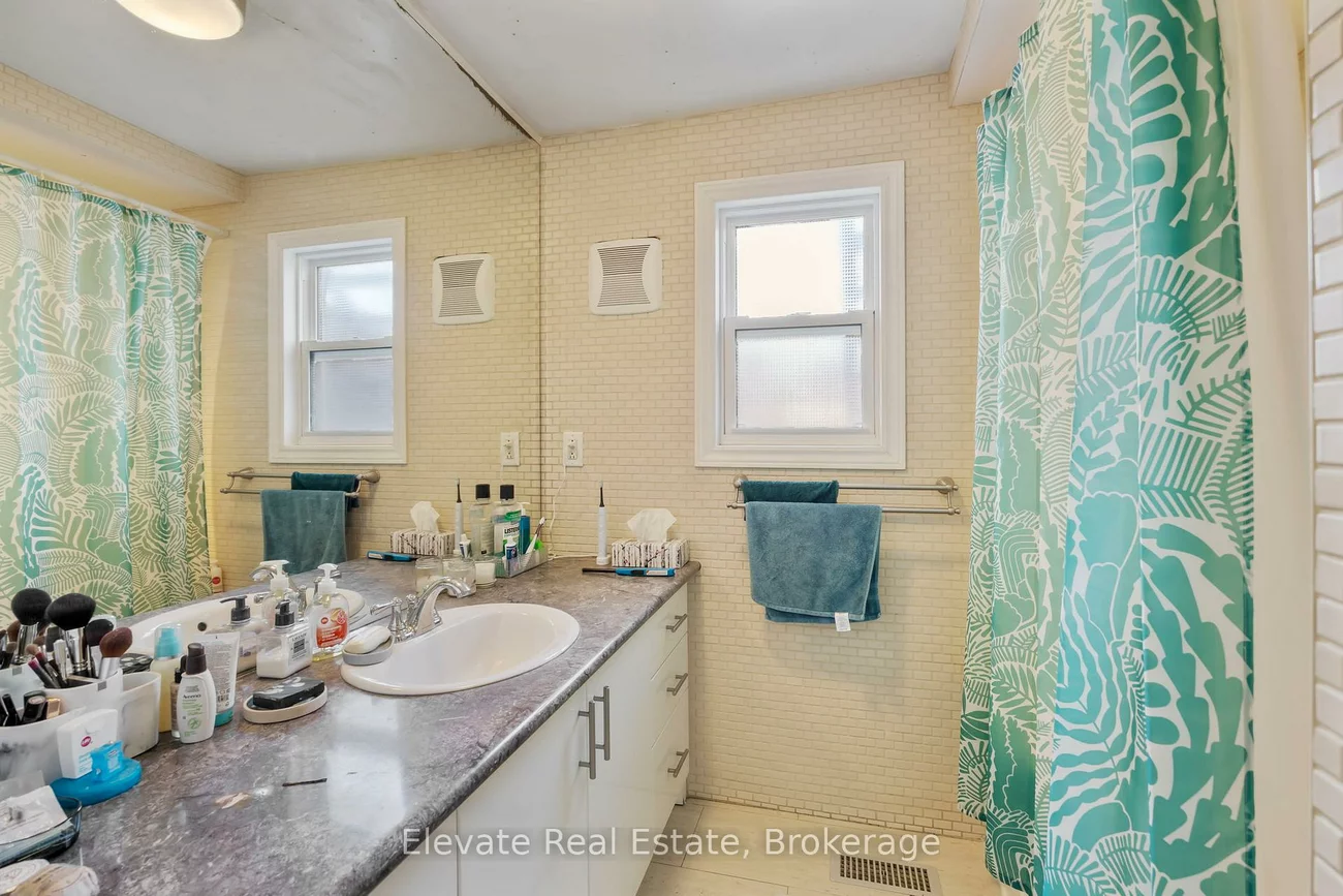 846, College, Palmerston-Little Italy, Toronto