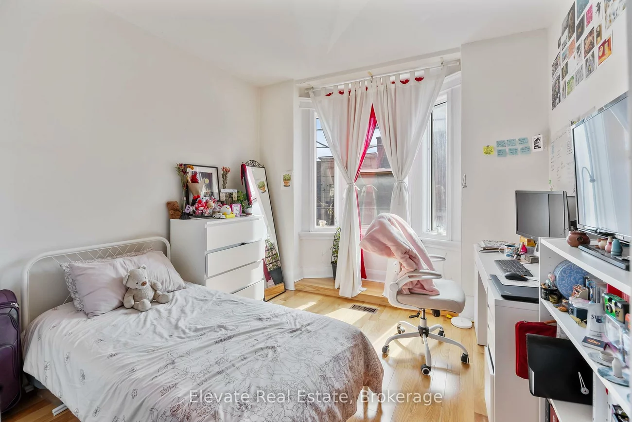 846, College, Palmerston-Little Italy, Toronto