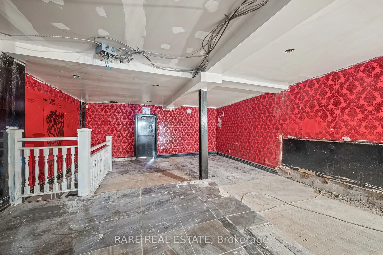 200, Bathurst, Trinity-Bellwoods, Toronto